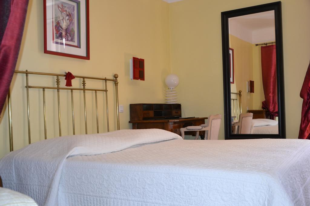 Hotellerie De L'Esplanade Rians  Værelse billede